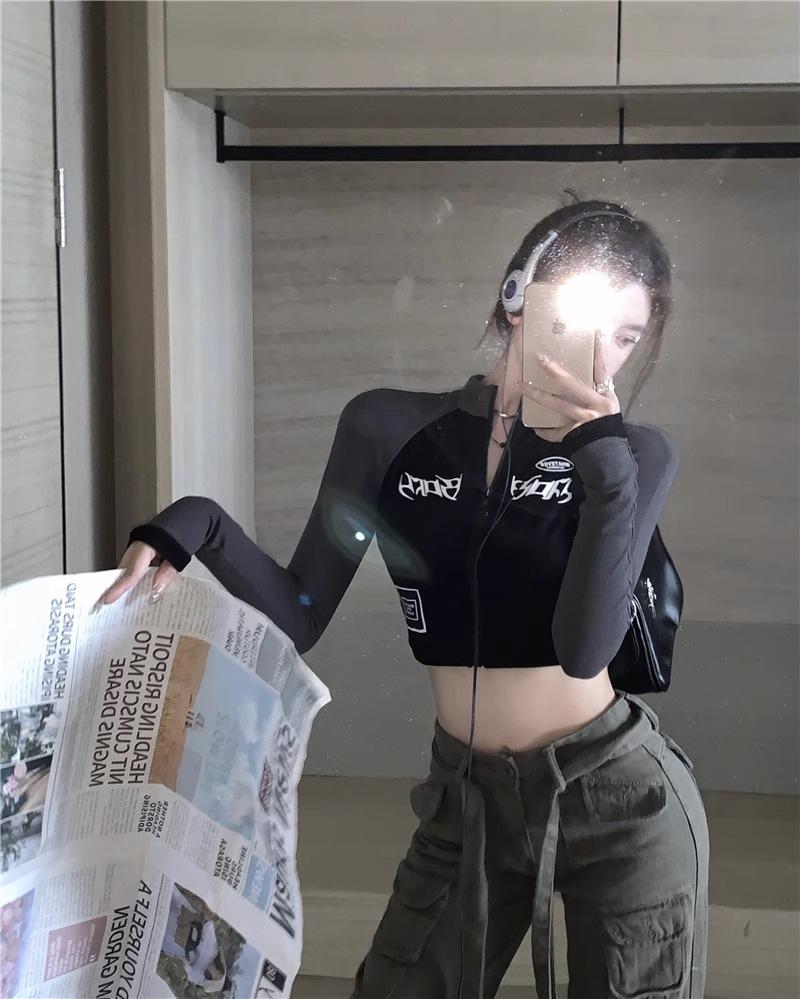 Retro dámská bunda se stojáčkem na zip a slim tričko s dlouhým rukávem a vysokým pasem na jaro/podzim 2024