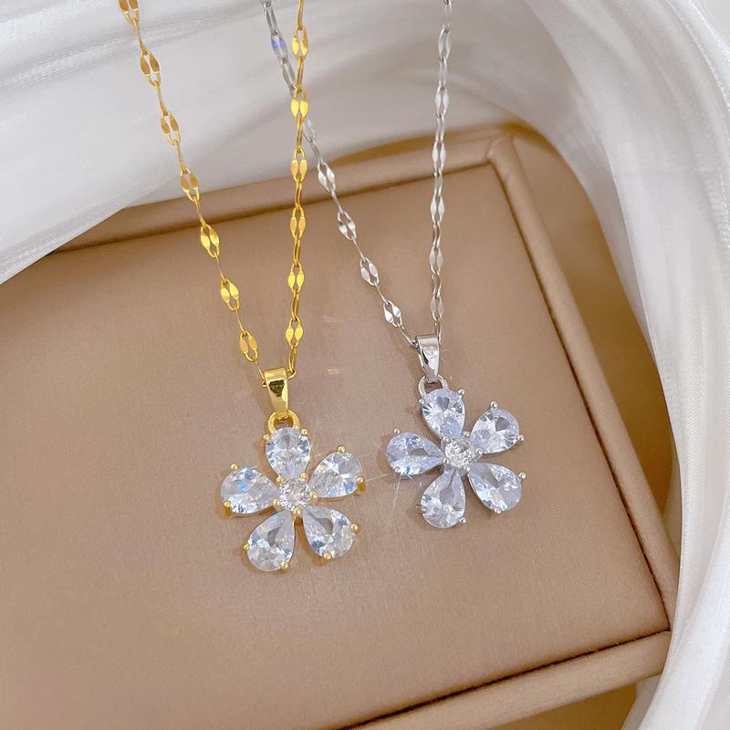 Five-Petaled Flower Light Luxury Temperament Gorgeous Full Diamond Necklace Female Versatile Collarbone Chain Titanium Steel Chain
