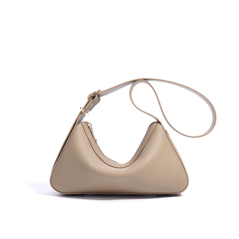 Summer leather design sense niche messenger bag black portable commuter high sense new women's shoulder bag