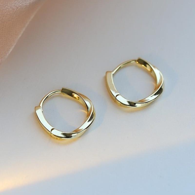 Geometric Wave Twisted Hoop Earrings for Women 2026 New Trend Simple Ear Buckle Jewelry Huggies золотой