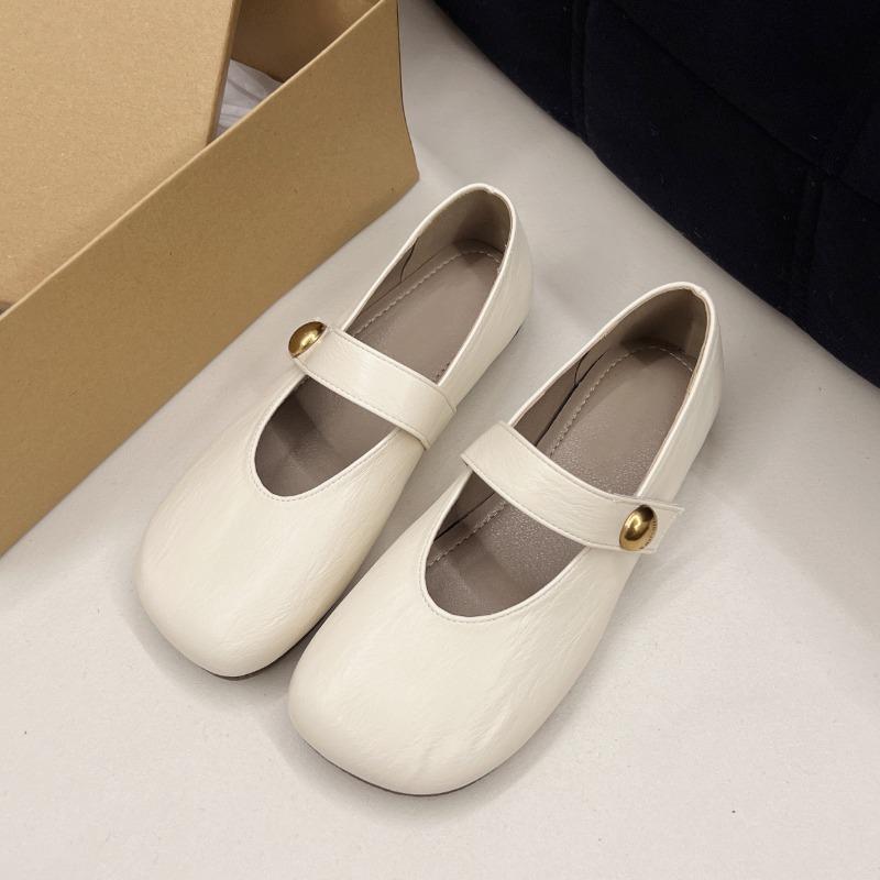 

Retro square head Mary Jane small leather shoes women s spring and summer new Velcro flat-soled single shoes soft-soled beanie shoes 35 бежевый