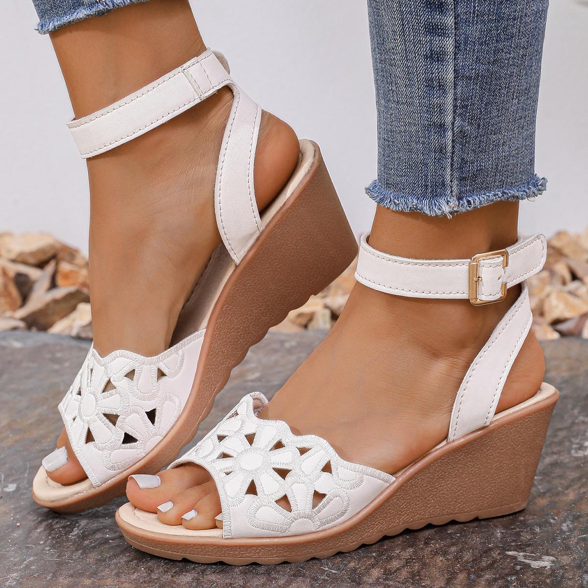 

Шлепанцы на танкетке женские новые шлепанцы на толстой подошве маффин с открытым носком, модные полые сандалии женские 43 белый