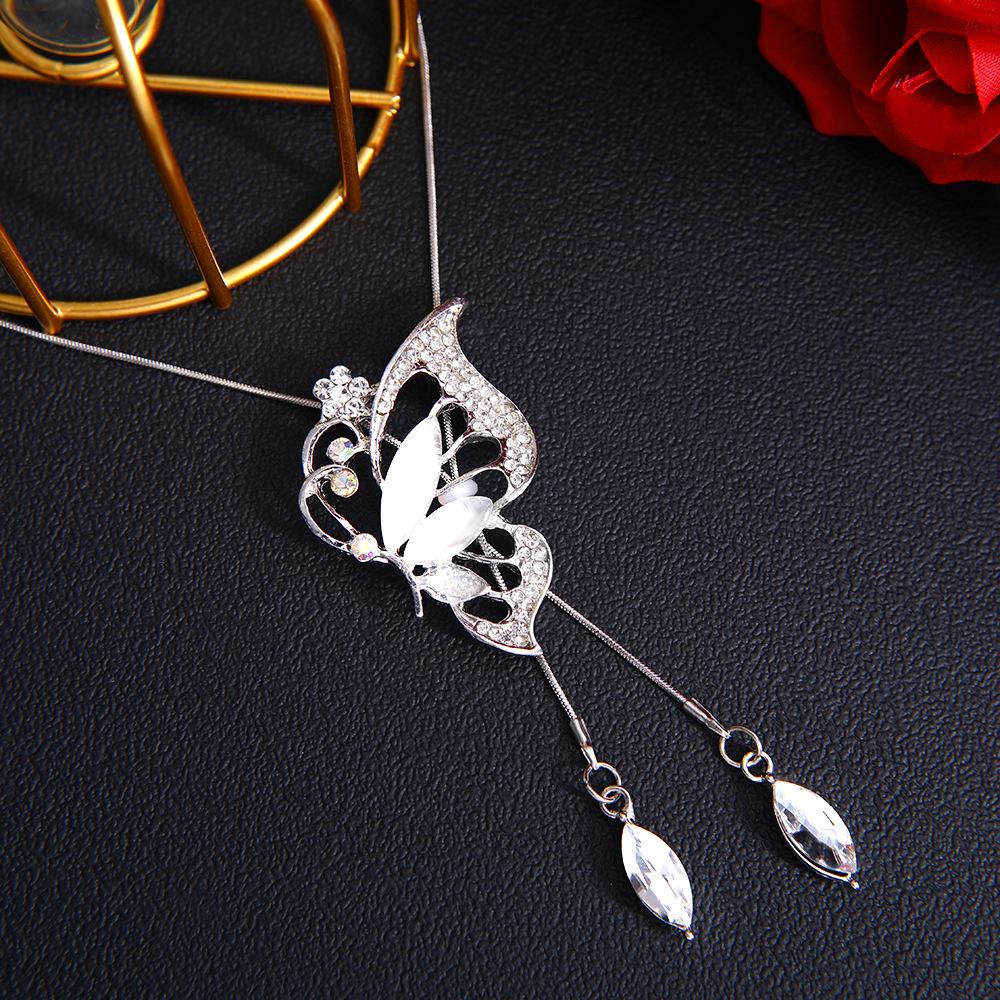 Elegant Long Chain Sweater Necklace: Autumn/Winter Chic Pendant for Women