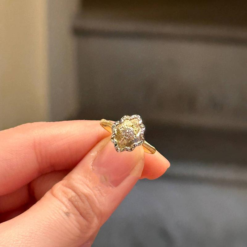 Trend Light Luxury Glossy Engagement Ring New In Texture Snowflake Rings for Women High Quality Design Fashionable  Gift