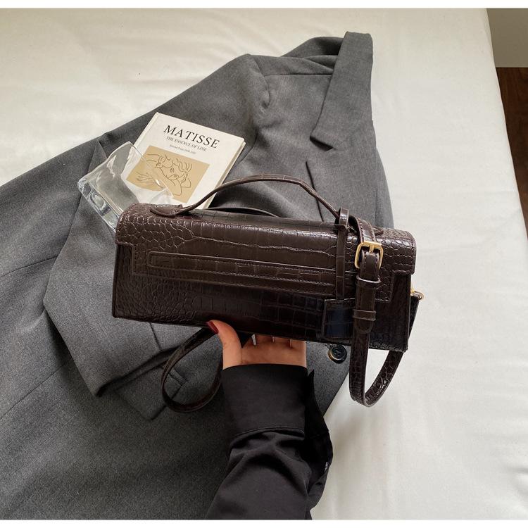 

Модная портативная маленькая сумка с крокодиловым узором женская 2025 новая высококлассная сумка-багет под мышкой легкая роскошная на плечо кроссбоди темно-коричневого