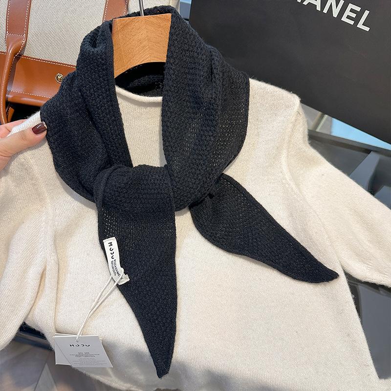 British Korean Triangle Scarf Niche 100% Wool Triangular Scarf Women Headscarf Knitted Scarf Multi-functional Warm Knitted Scarf