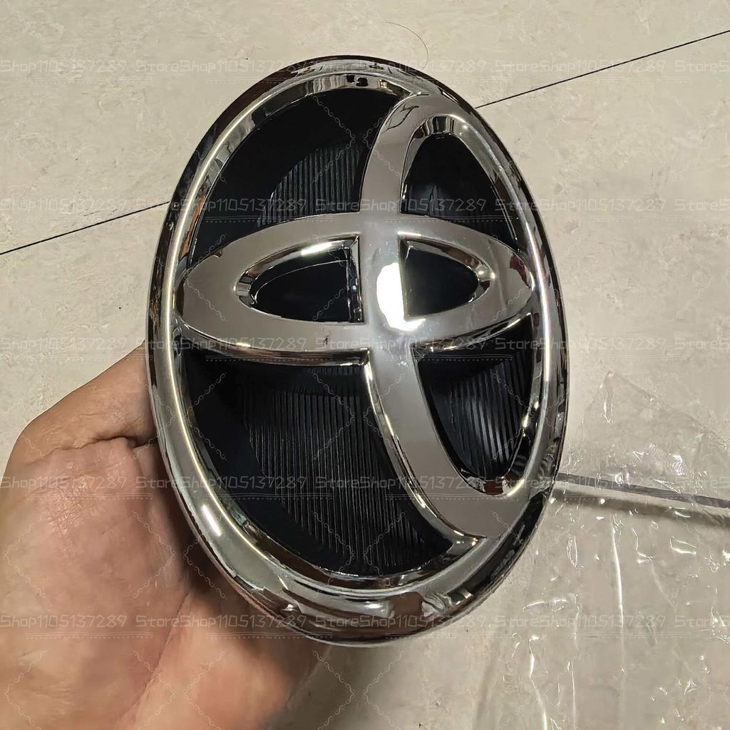 152mm TOYOTA OEM SMONTOVANÝ ZNAK 90975-T2008 Pasuje na Yaris 2015 Znak na přední mřížku