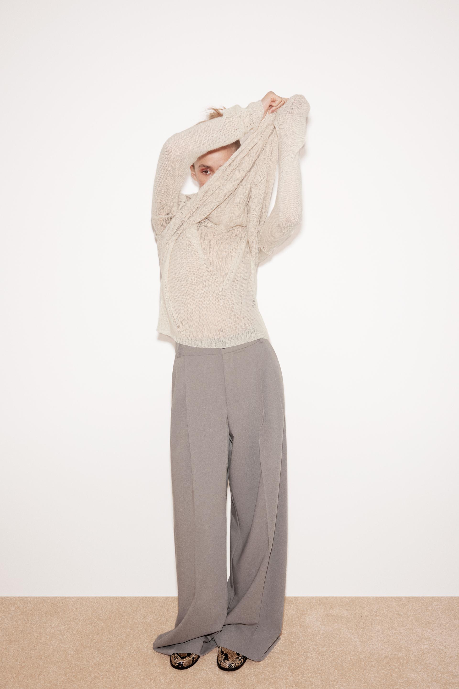 

ТРИКОТАЖНЫЙ СВИТЕР С КОНТРАСТНЫМ ЖИЛЕТОМ