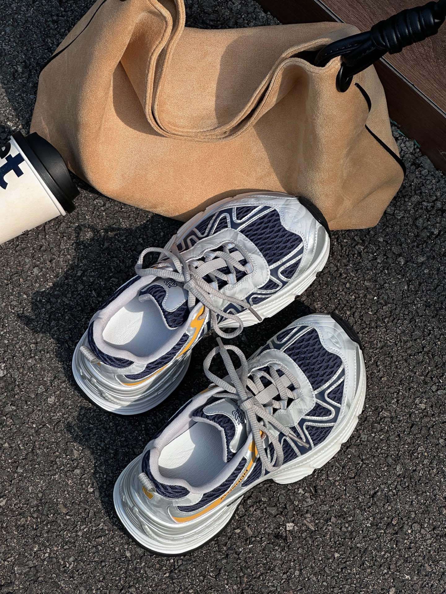 

Mesh lightweight and versatile dad shoes for women 2025 autumn new breathable thick-soled outdoor sports and leisure running shoes 35