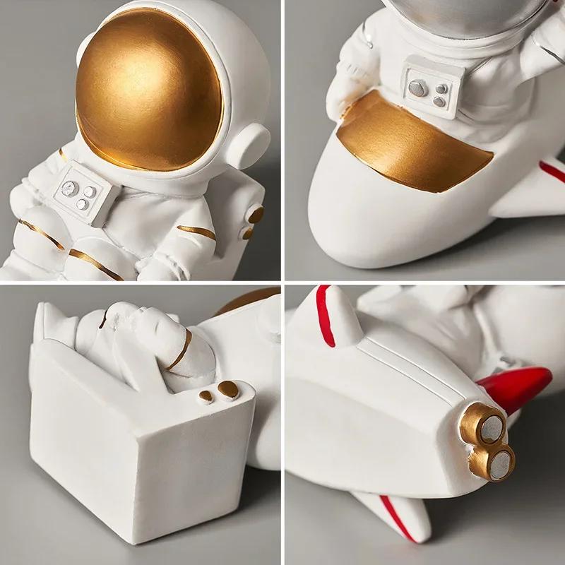 Nordic Resin Creative Astronaut Sculpture Figurine Store Craft Desk Home Decoration Accessories Modern Birthday Gift Cartoon