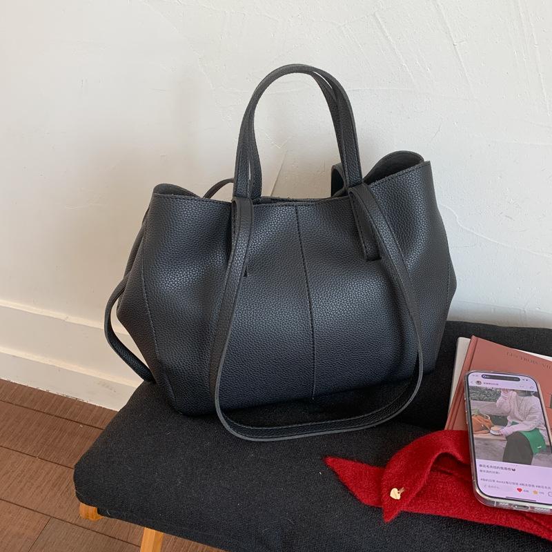 Premium sense niche bag women's 2025 new fashion shoulder bag large capacity tote bag Maillard commuter bag