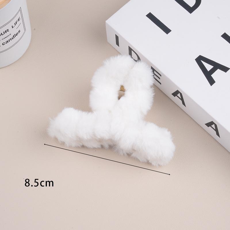 Large Milk Coffee Plush Claw Clip: Fluffy Autumn/Winter Hairpin for Women