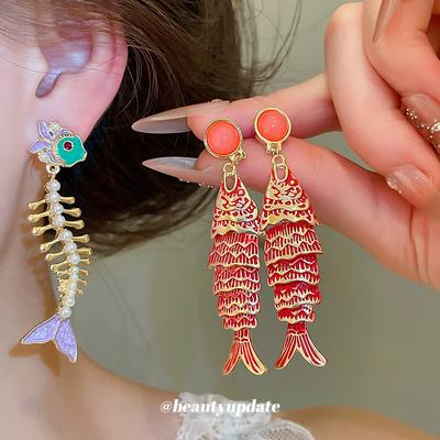 Silver Needle Personality Creative Diamond Inlaid Pearl Oil Dropping Small Fish Stud Earrings, Niche High-end Fashion Temperament Earrings for Women
