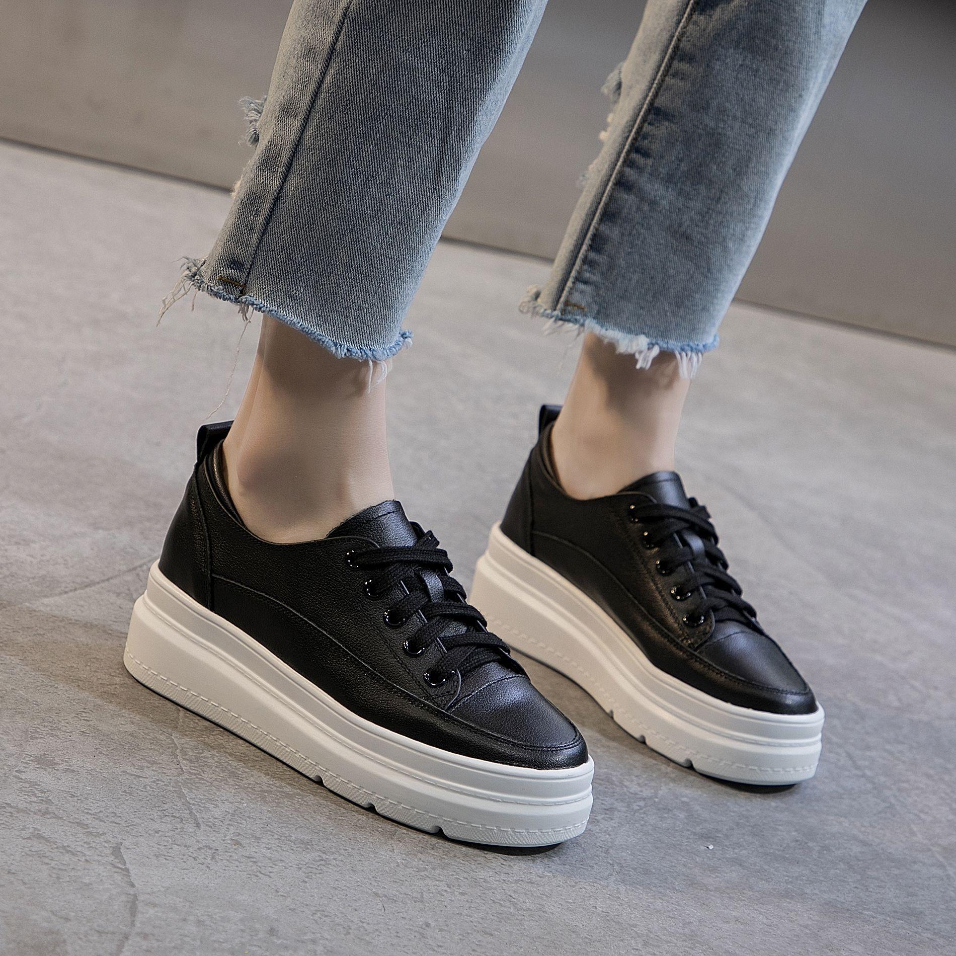 

Маленькие белые туфли женские на толстой подошве новые низкие на шнуровке с мелким вырезом и внутренней танкеткой женские туфли маленького размера кеды 40