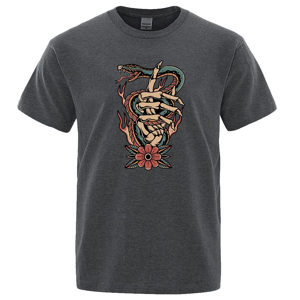 Poisonous Snake Winding Around The Fingertips Tops Men Fashion Soft T Shirt Street Cotton T-Shirts Luxury Oversized Tees
