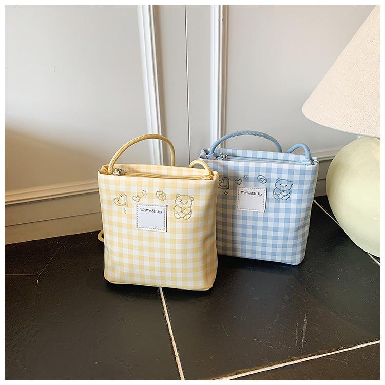 This year's popular small bag women's 2025 new simple and versatile shoulder messenger bag summer casual bucket bag