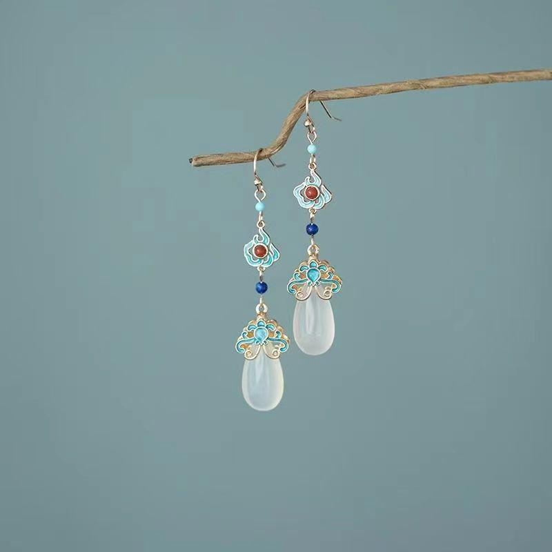 Vintage Faux Kingfisher Feather Earrings: New Chinese Style Long Dangle Ear Clips for Women, Retro and Simple Temperament
