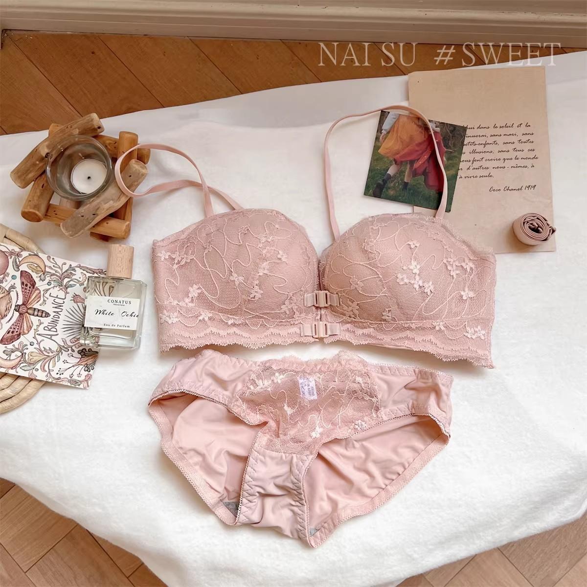 

Lace V-Neck Push-Up Bra With Front Closure S