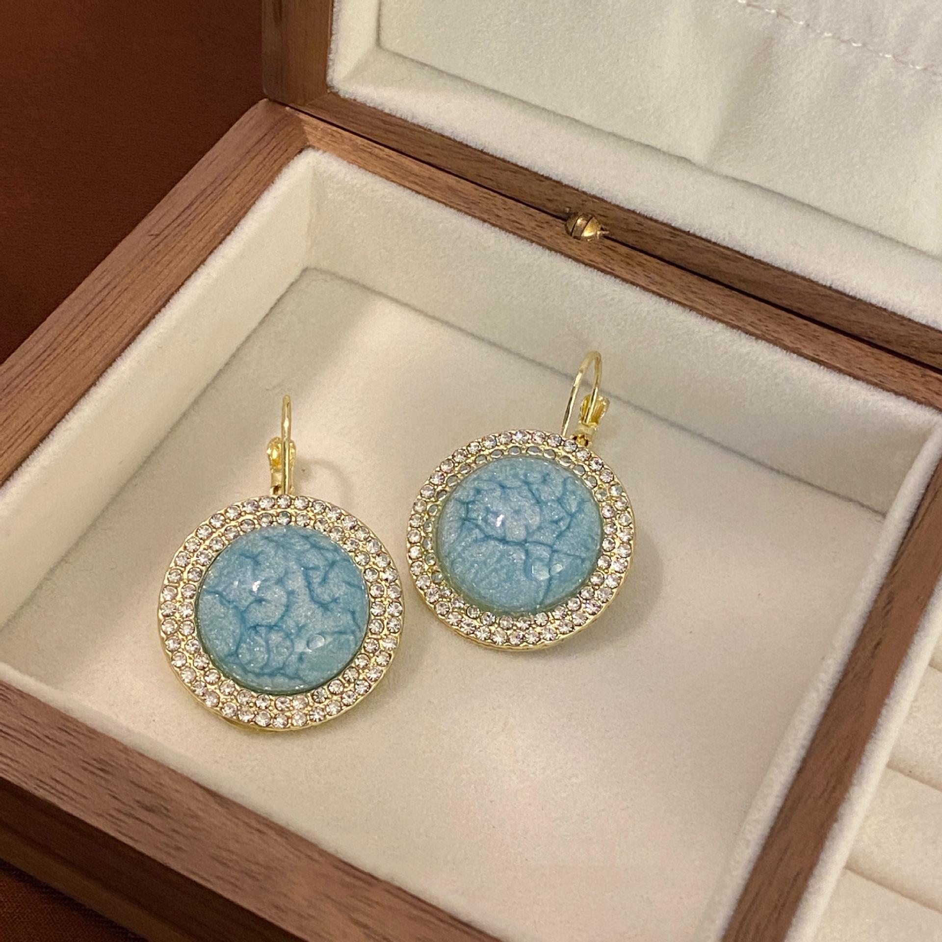 Retro Green Cracked Rhinestone Stud Earrings for Women - Unique French Design, Simple yet Elegant