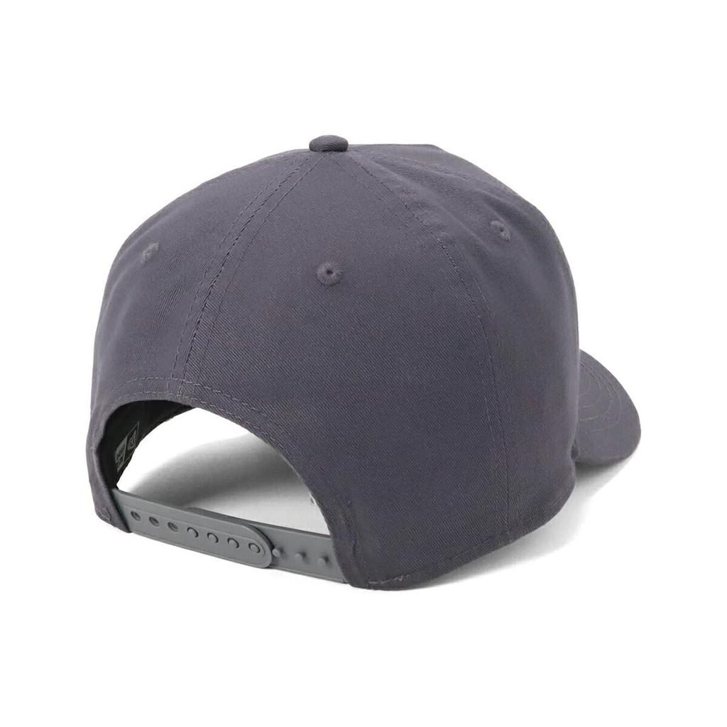 New Era 9FORTY Cap in NY Dark Graphite Free Tonal Exclusive to and Snapback Deep BB Cap with UV Protection for Trendy Functional Hat D-Frame