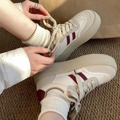 Biskuitkuchen und beliebte leichte und erhöhte Plateau-weiße Schuhe für Damen neue Frühling Studenten Retro Low-Top Board-Schuhe