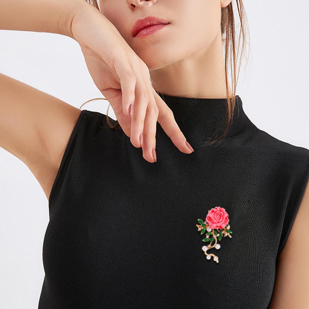 Stylish Pearls Flower Lapel Pin Chic Brooch Accessory Delicate Flower Lapel Pin Ornament for Fashionable Individuals