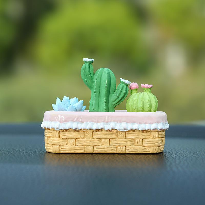 Hyacinth Multi-leaf Small Figurine, Cartoon Mini Car, Center Console Decoration, Strawberry Cute Car Accessory Figurine