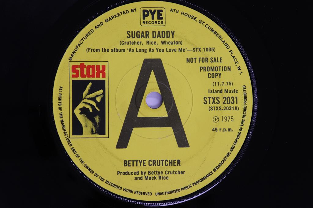 7inch Record BETTYE CRUTCHER - Sugar Daddy / As Long As You Love M STXS2031PROMO STAX 1975 UK Soul/Funk Used