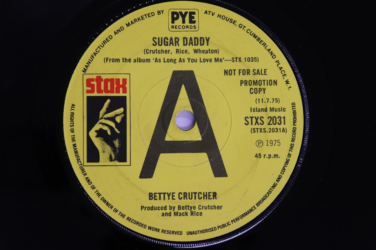 

7-дюймовая пластинка BETTYE CRUTCHER - Sugar Daddy / As Long As You Love M STXS2031PROMO STAX 1975 UK Соул/Фанк Б/У