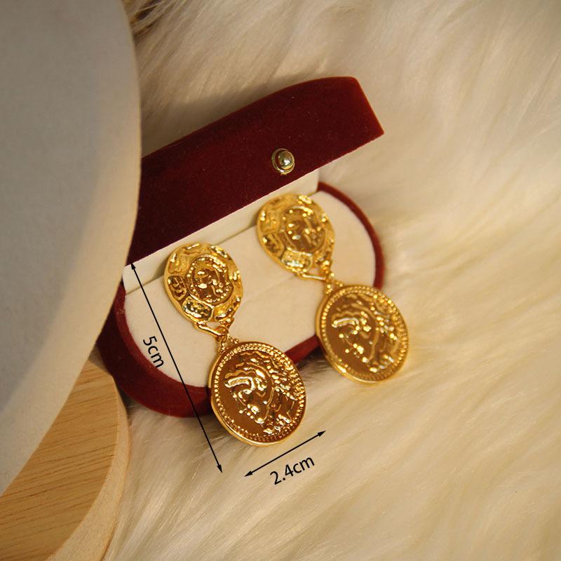 French Retro Portrait Hammered Texture Earrings - Artistic High-End Dangle and Stud Design for Women