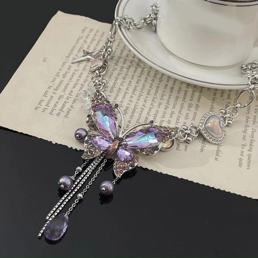Dazzling Allover Crystal Butterfly Love Charm Necklace Moving Fringe Detailing Clavicle Chain Adjustable Neckchain