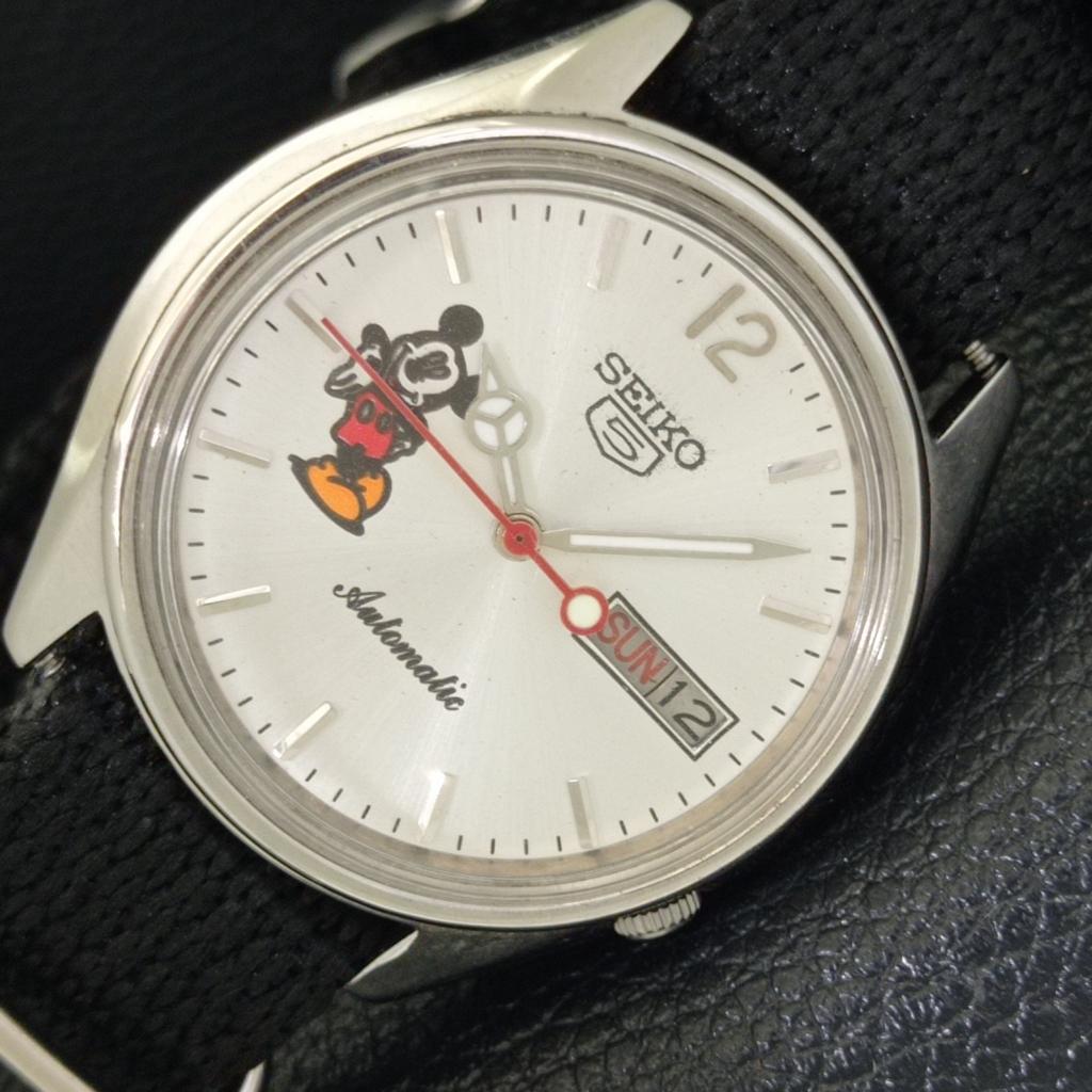 

AUTOMATIC VINTAGE SEIKO 5 JAPAN 7009A MENS SILVER COLOR DIAL WATCH a700562-5 R203-a700562