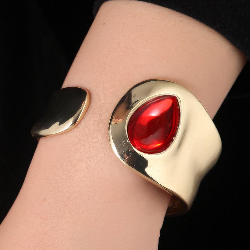Stylish Open Water Drop Bracelet