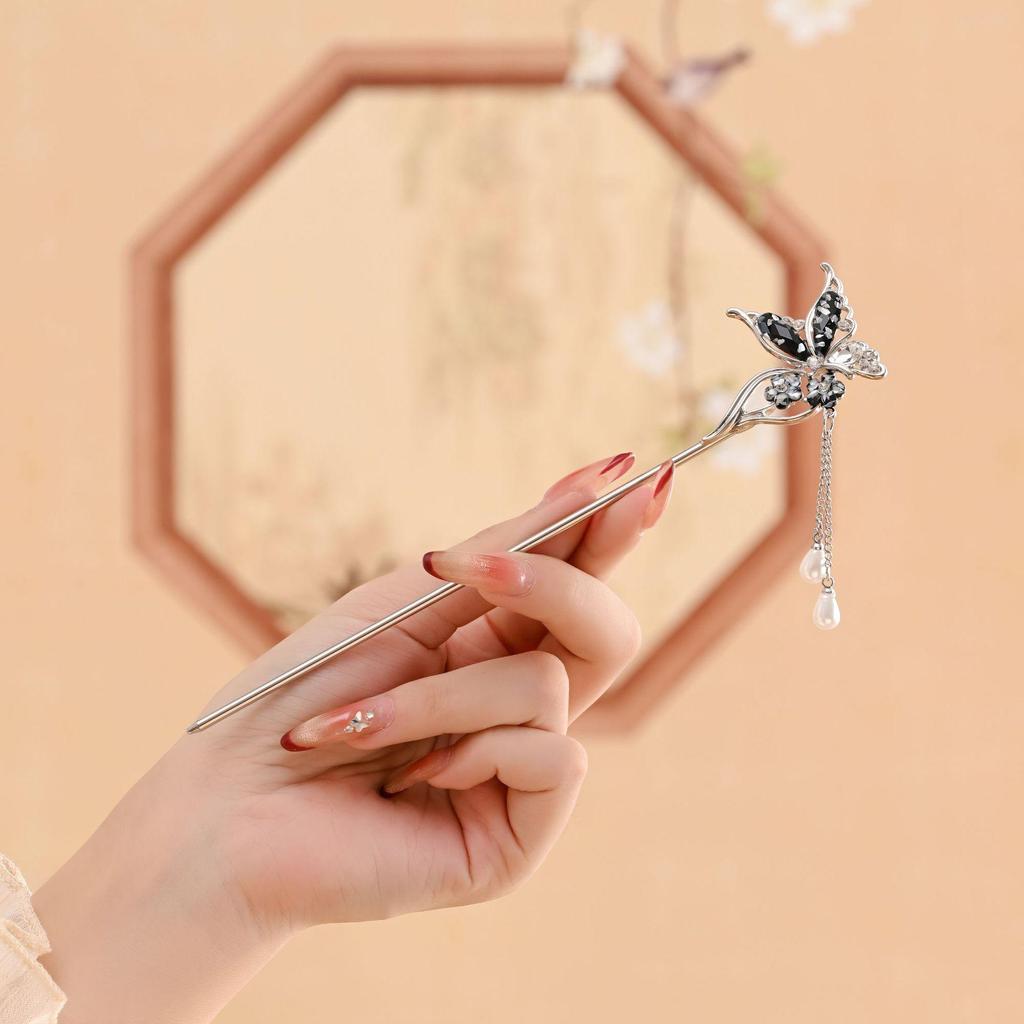Vintage Butterfly Flower Tassel Hairpin for Qipao and Hanfu - Alloy Buyao Hair Accessory for Women