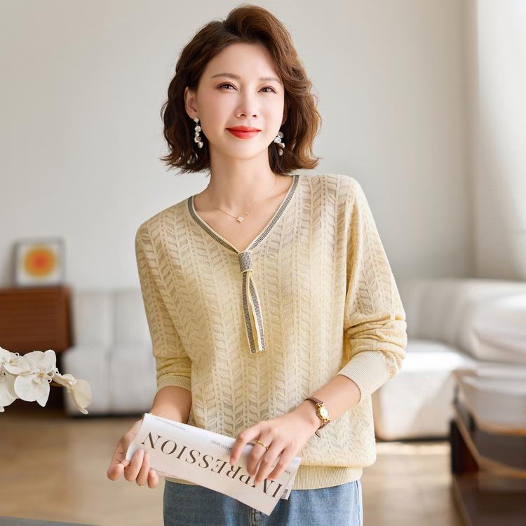 Autumn and Winter Mothers Fashionable Age-reducing Knitted Shirt Autumn New Style Middle-aged and Elderly Women's Temperament Versatile Top Base Shirt