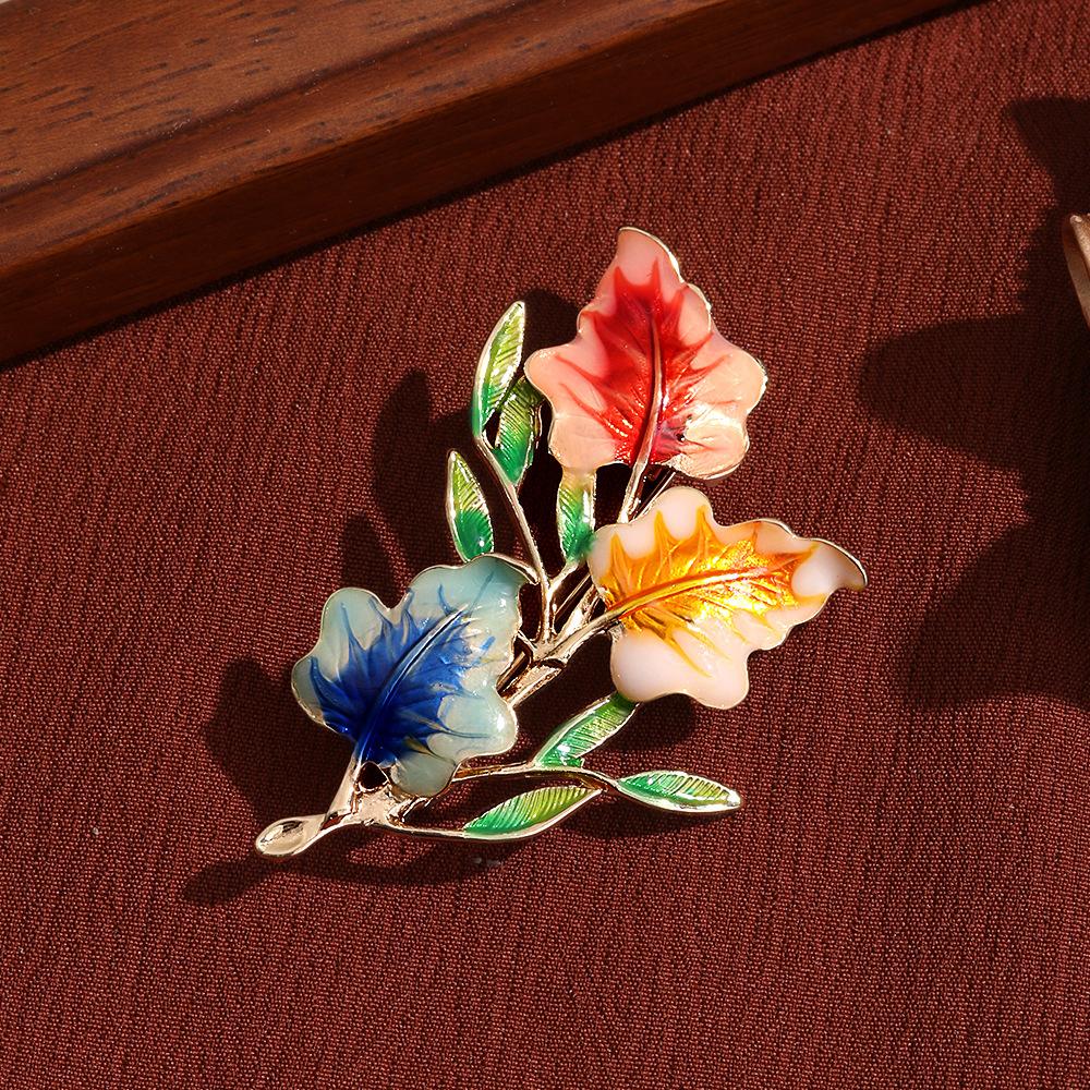 Imitation enamel colored leaf brooch fashionable retro niche design versatile high-end clothing brooch anti-light