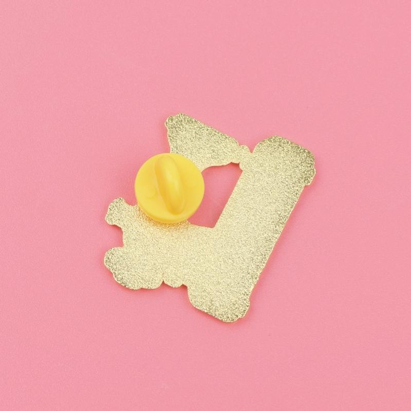 Creative Cartoon Sewing Machine Brooch Zinc Alloy Fashion Accessory Secure Pin Easy To Wear Gift for Craft Lovers