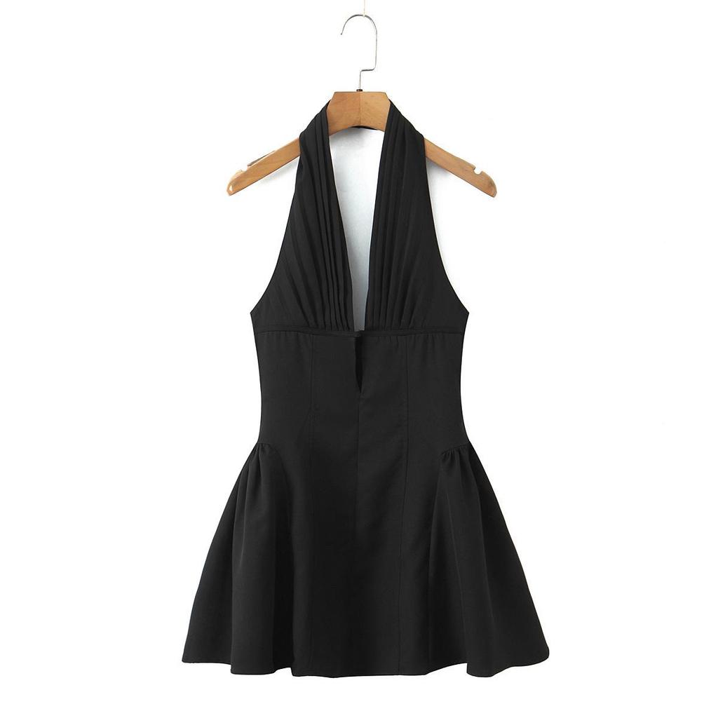 Elegant French-Inspired Backless V-Neck Halter Dress with Pleats and Wide Hem
