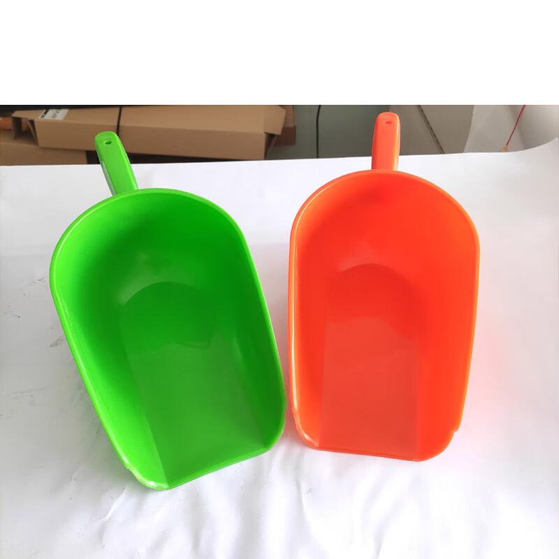 

Heavy-Duty Flat-Bottom Plastic Feed Scoop