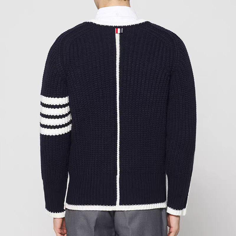Men's Trendy Four-Stripe Round Neck Sweater, Korean Style, Loose-Fit, Thick Knit for Autumn/Winter.