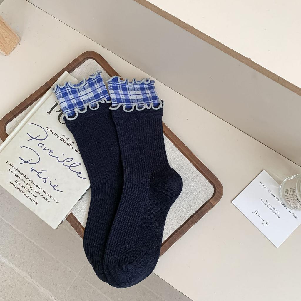 Ladies Autumn and Winter Casual Simple New Stitching Wood Ear Lace In The Tube Pile Pile Cotton Socks