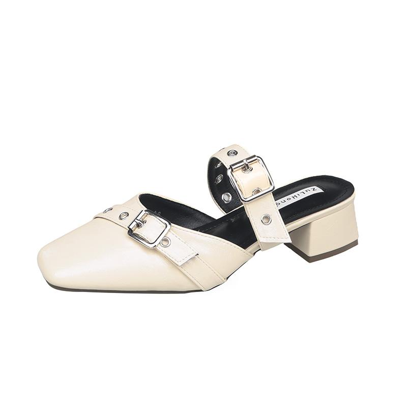 

Модные женские шлепанцы баотоу, весенний новый стиль, квадратный носок, мелкий вырез, заклепки, металлическая пряжка, нескользящие сандалии 42 грязно-белый