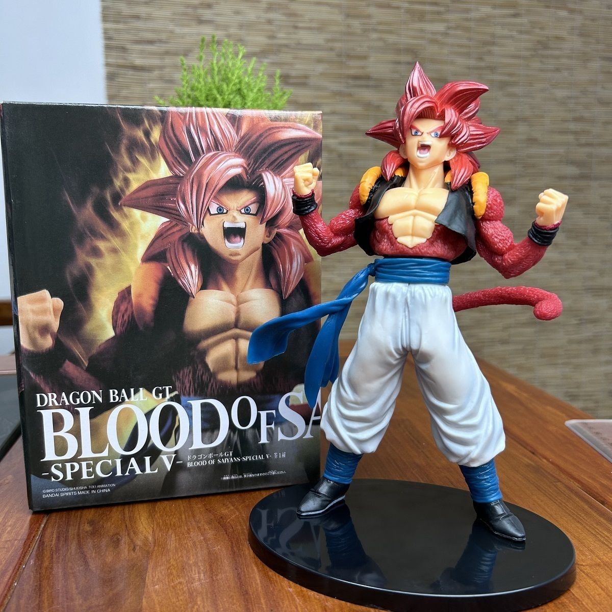 

Супер Вугита Гогета Четыре Dragon BallZ Четвертая Форма SSj3 Броли 9,84 дюйма/25 см Может двигаться Рычит ПВХ Модель Провокации Игрушки Подарки No box