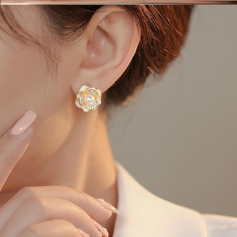 2025 Elegante Chinesische Kamelien-Perlen-Hängeohrringe für Damen