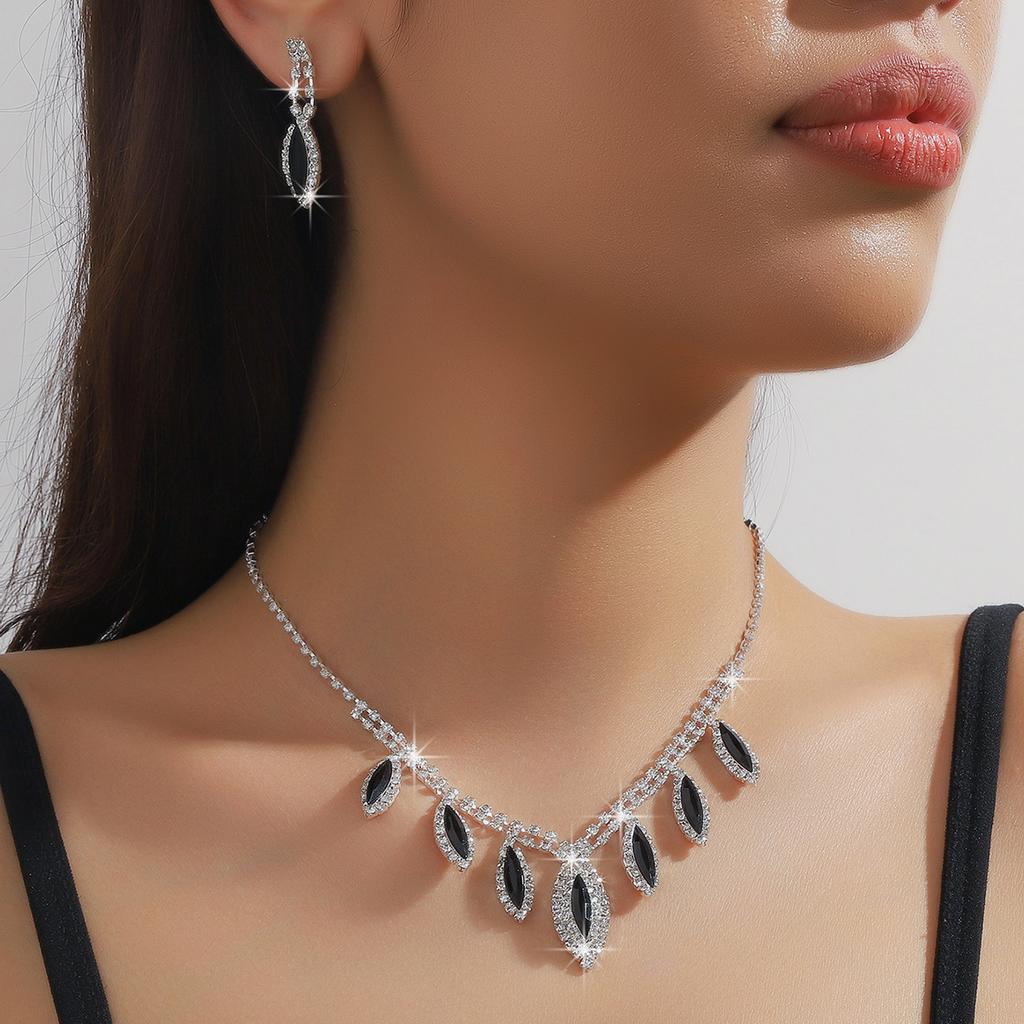 Water droplet necklace earrings two-piece set, bride's wedding fashion accessories, women's light luxury, small fragrance style