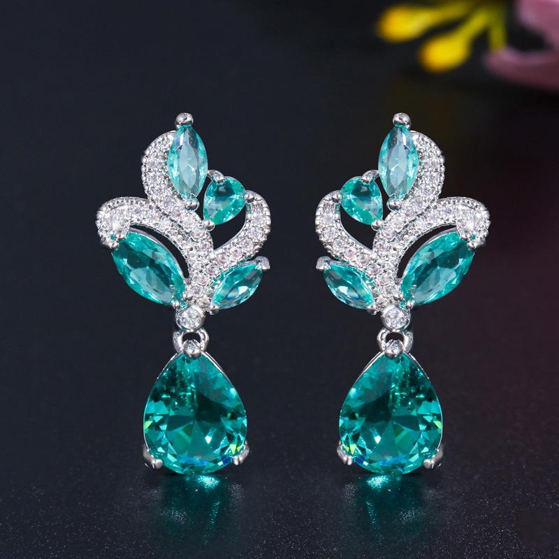 1 Pair, Fashionable, Inlaid with Synthetic Zircon, Fashionable and Exquisite Versatile Earrings.