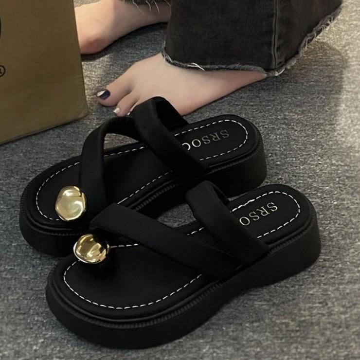 French small sandals outside women's 2025 summer new fashionable versatile metal cover toe cool slippers platform beach shoes