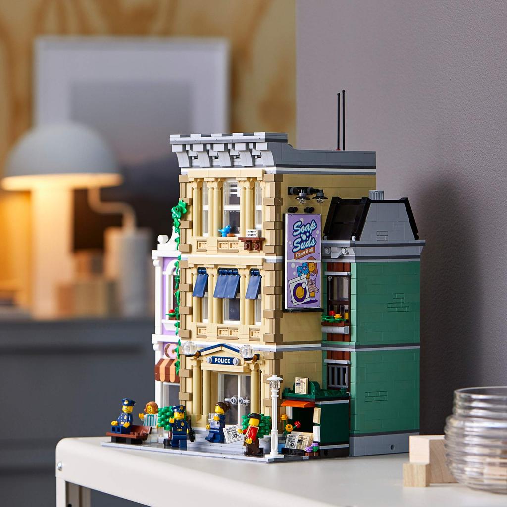 LEGO Police Station 10278 Domestic Distribution (Official Product)