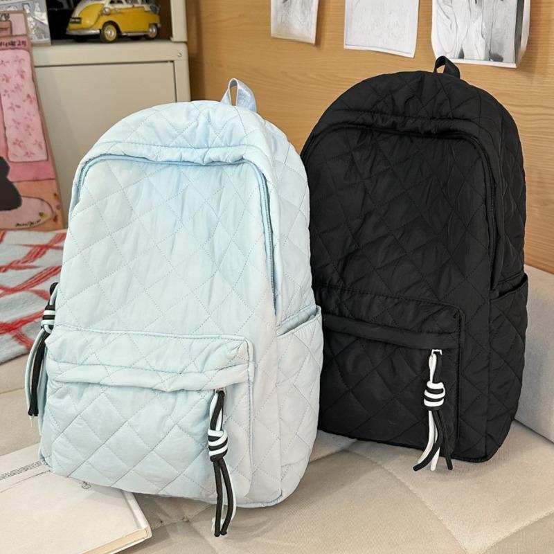 Lightweight Quilted Backpack Casual Fashion Daily Bag Large Capacity School Bag for Students Minimalist Design Commute Travel with Functional Pockets