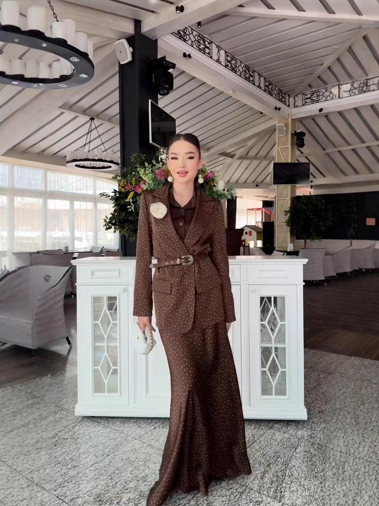 Summer 2025 Elegant Two-Piece Set: Stylish Blazer & High-Waisted Skirt